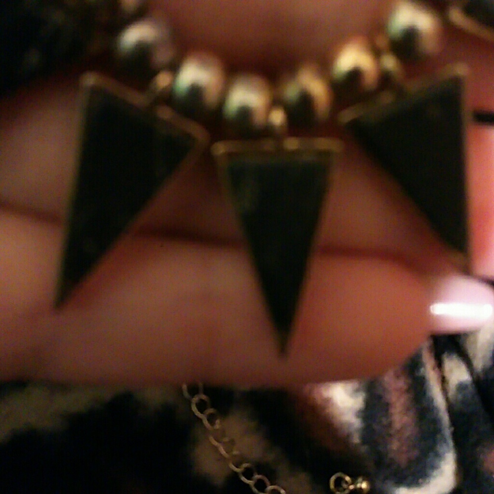 Triangle necklace - Picture 2 of 4